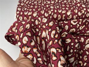 Twillvævet viscose - flot vinrødt print